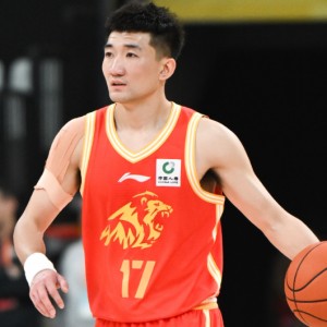 孙铭徽时隔93天复出：3中0献0+3+2+2 无得分仍是晋级功臣
