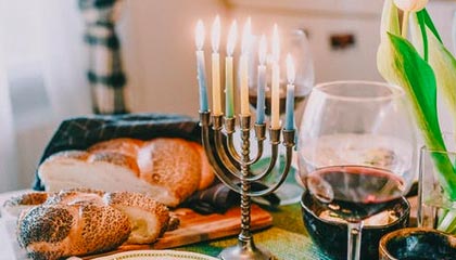 开云在线-前锋伤退+门将失误+越位误判 杯具枪手遭曼城重击